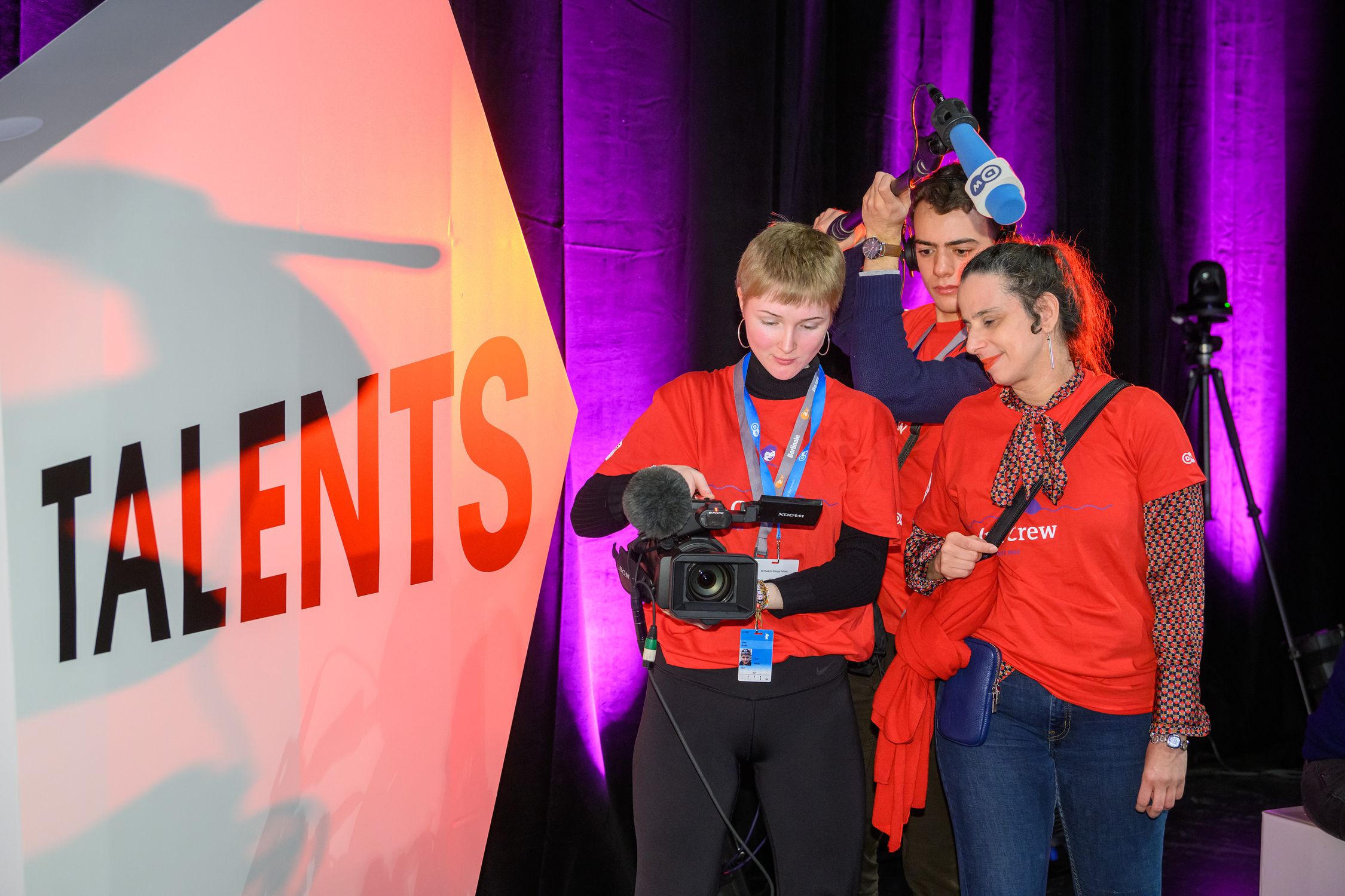 DW\'s Melanie Matthäus and the trainees capturing the action at Berlinale Talents.